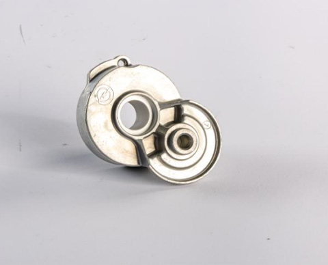 在裝配時，張緊器鋁壓鑄件與周邊部件如何匹配？